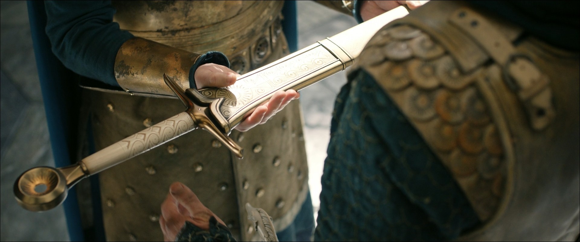 épée offerte par Miriel à Elendil, Le Seigneur des Anneaux : Les Anneaux de Pouvoir
